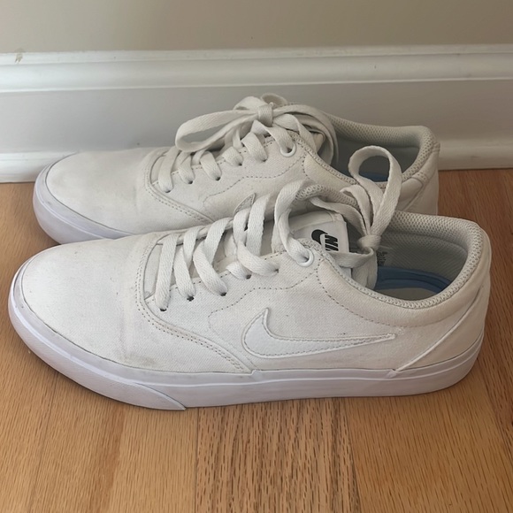 Nike White SB Charge Sneaker US 7 - Picture 2 of 6